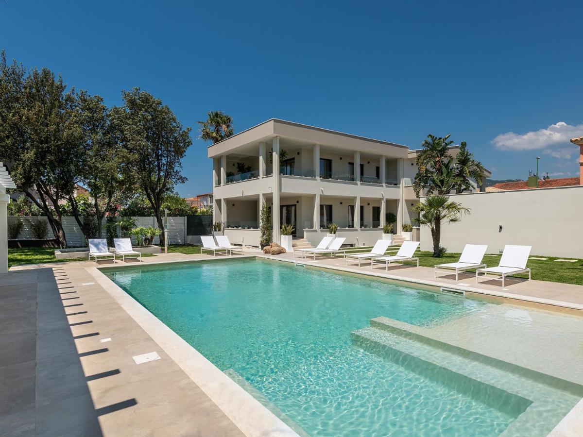 Palazzo Michelangelo Hotell Villasimius Eksteriør bilde